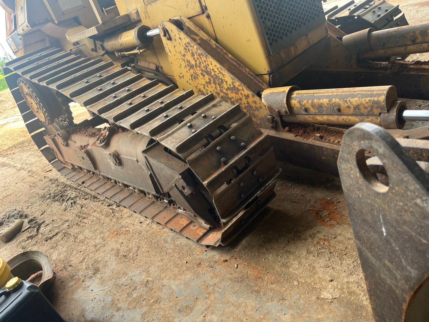 ขายแทรกเตอร์CAT D4H มีทะเบียน เกียร์ตัด ใช้งานได้ ราคา8.8แสน