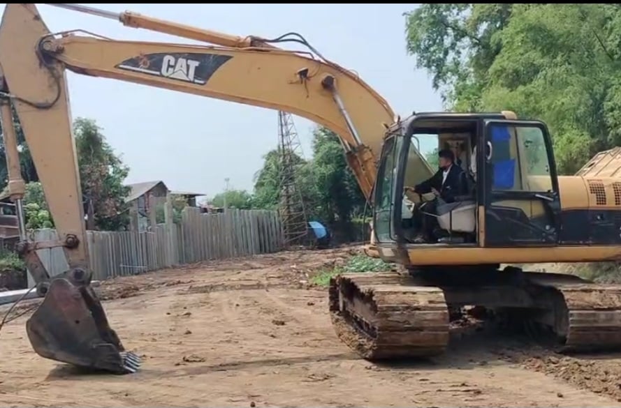 ขายแม็คโครcaterpillar 320c ใทะเบียนพร้อม รถใช้งาน ทำงานปกติ ราคา460,000บ.