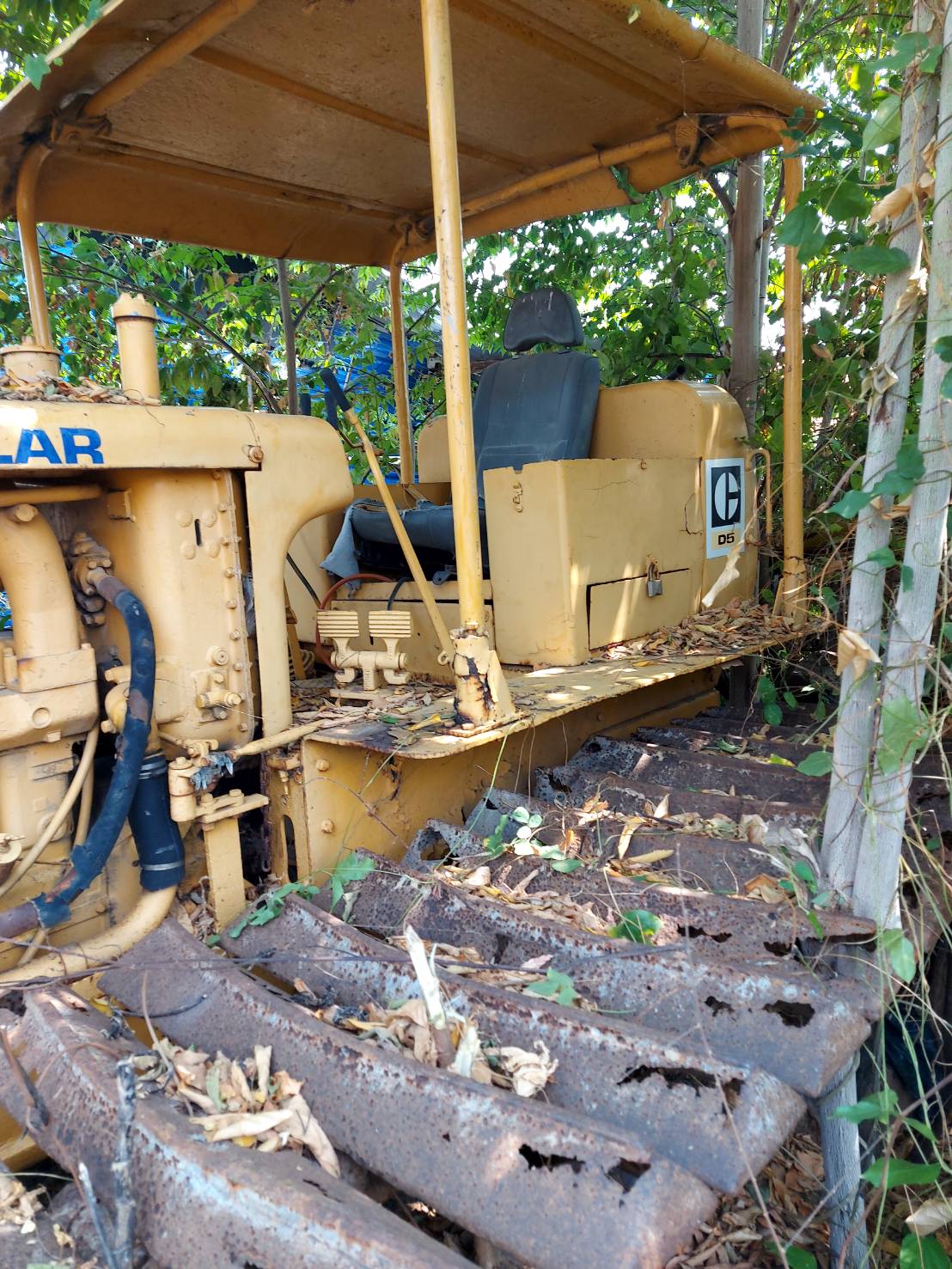 ขายแทรกเตอร์ caterpillar D5D ตีนเป็ด ใช้งานได้ราคา3.7แสน