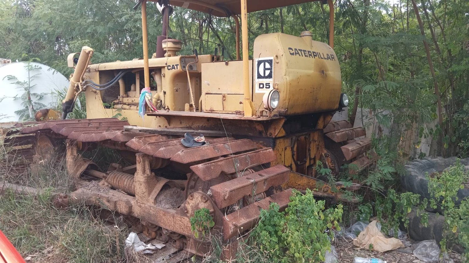 ขายแทรกเตอร์CAT D5D ตีนเป็ด ใช้งานดี ราคาถูก395,000บ.
