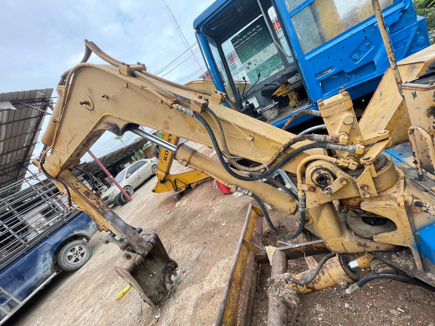 ขายแม็คโครkomatsu pc20-5 ใช้งานได้ ราคา125,000บ. ขายแม็คโครkomatsu pc20-5 ใช้งานได้ ราคา125,000บ.