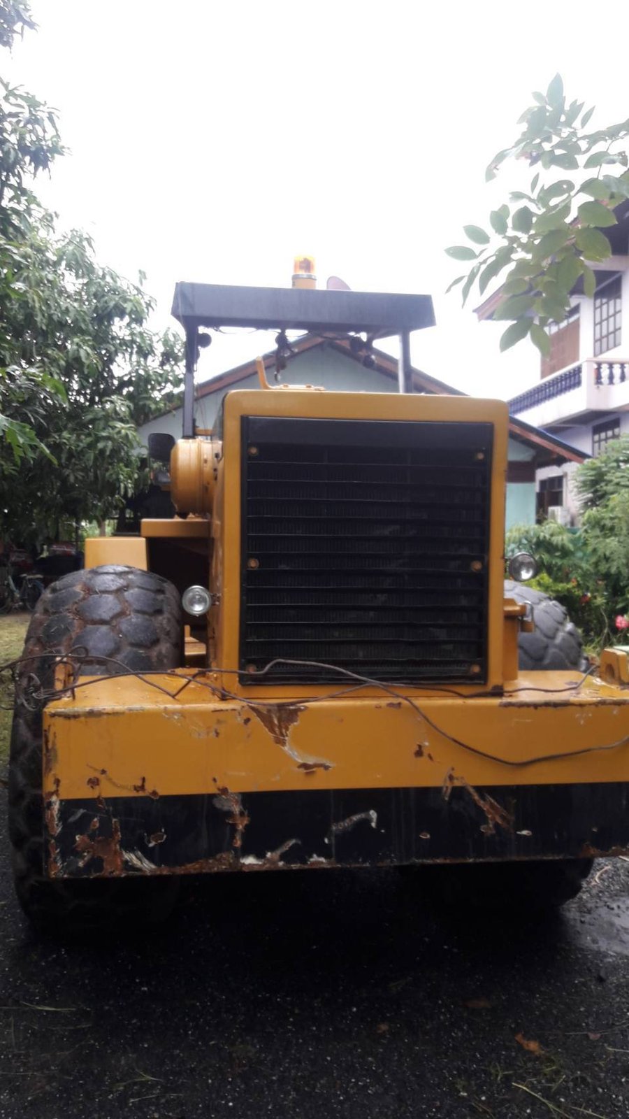 ขายรถบด komatsu   ขนาด10ตัน เพลาเดียว เอกสารใบซื้อขาย ใช้งานดีปกติราคา370,000บ.
