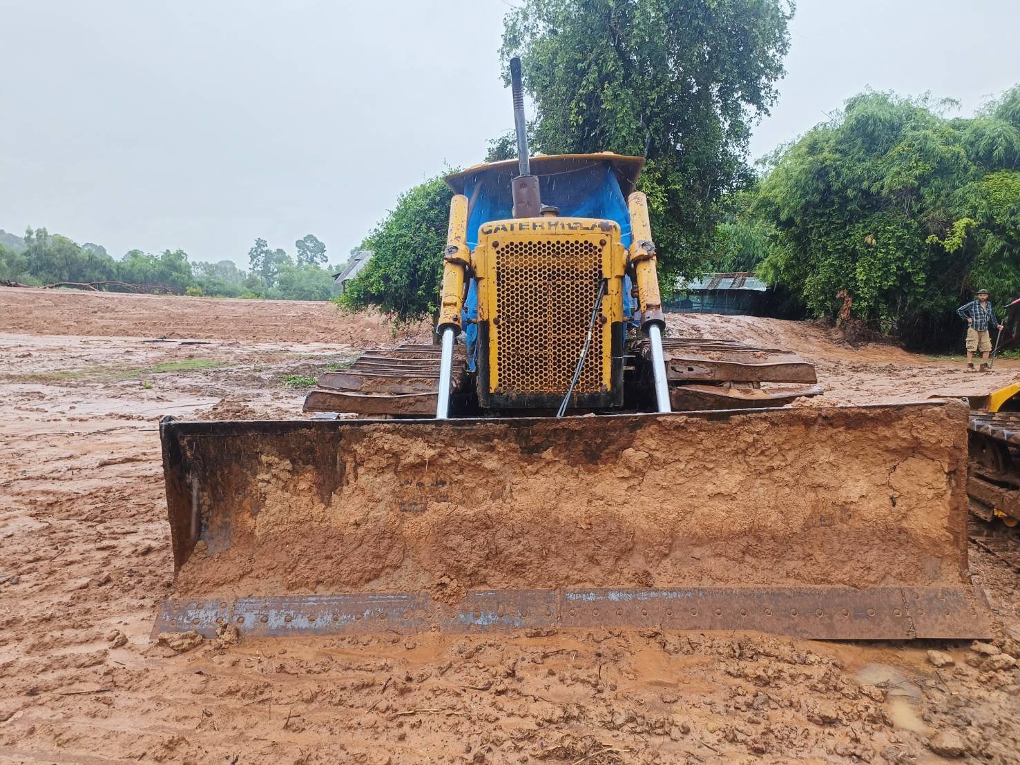 ขายแทรกเตอร์caterpillar  D5B ตีนเป็ด ใช้งานได้ดี  ราคา4.5แสน