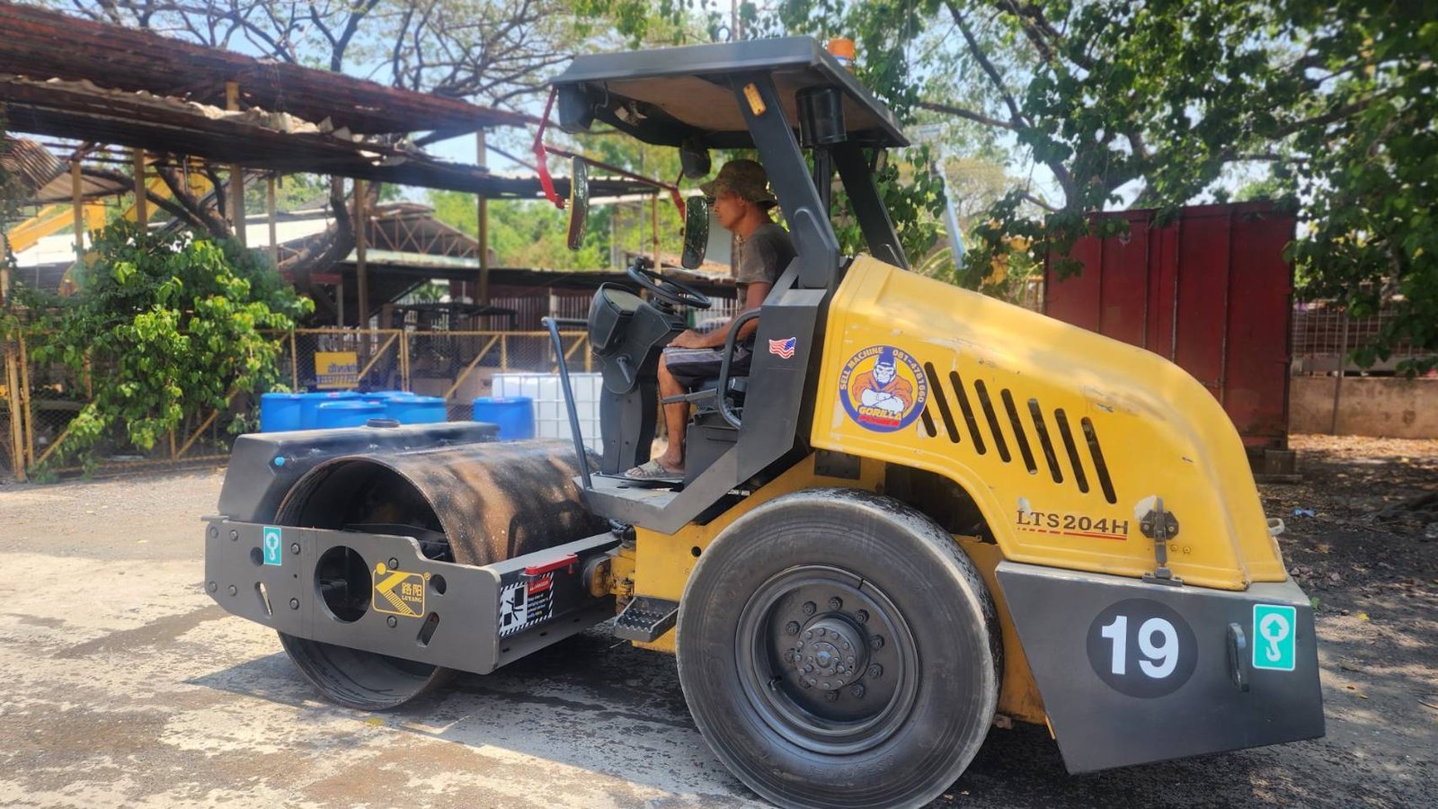 ขายรถบด7ตัน LTS 204H เบรคดาว บดยาง ใช้งานดี มีทะเบียน ราคา600,000บ.