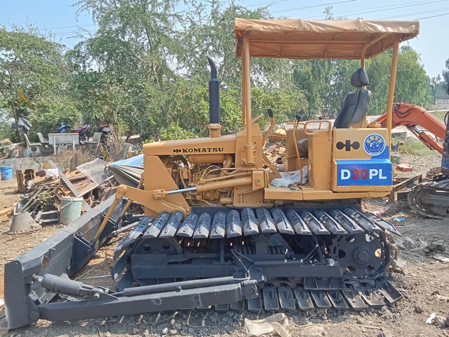 ขายแทรกเตอร์komatsu D20pl-5 ตีนเป็ด ใบ70ซม. ใช้งานดี ทำงานดีปกติ ราคา195,000บ.