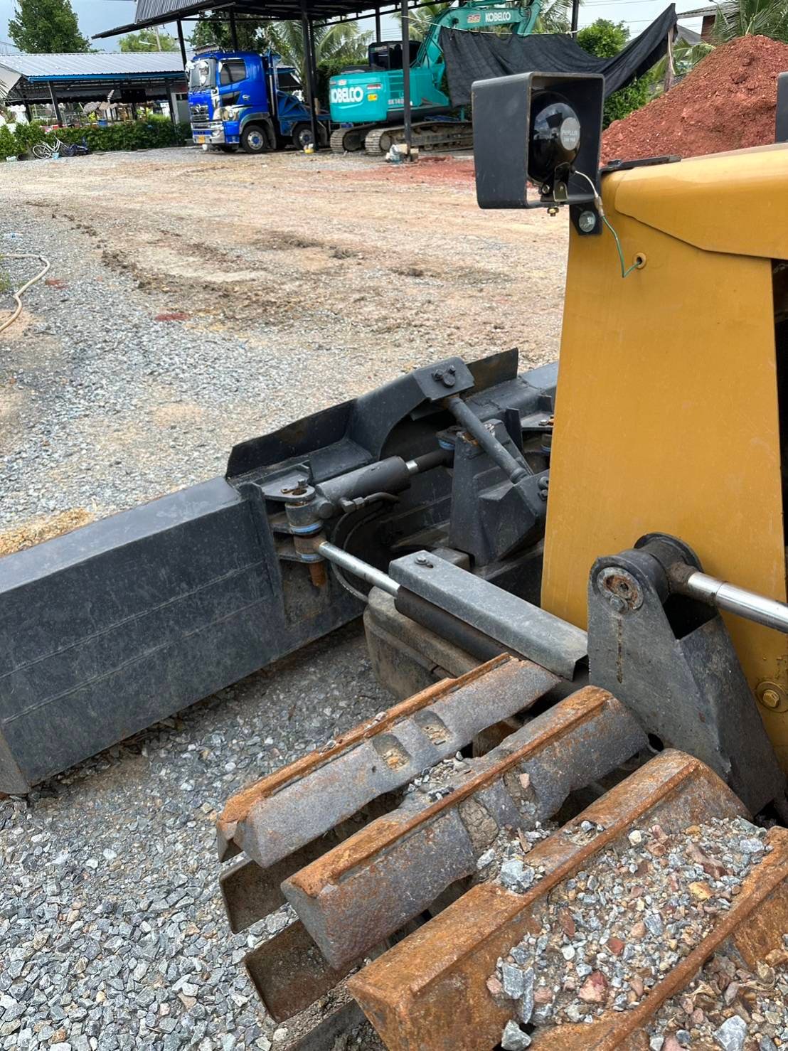 ขายแทรกเตอร์komatsu D20p-6ตีนเป็ด รถใช้งานดี ปกติ ราคา220,000บ.