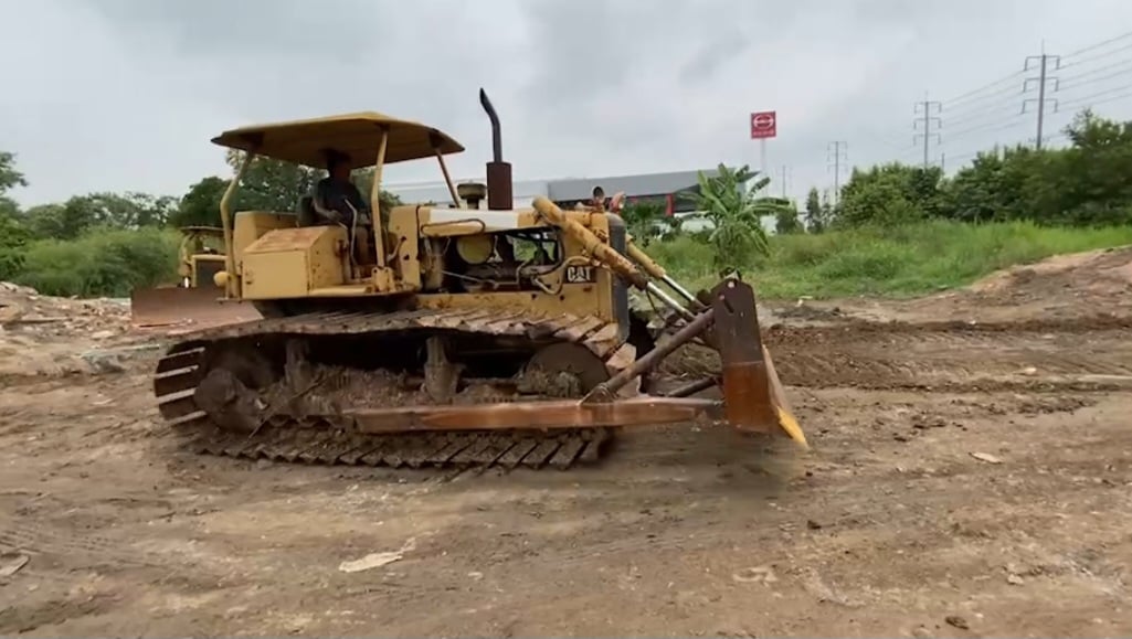 ขายแทรกเตอร์caterpillar D5Bตีนเป็ด เกียร์ตัด เอกสารใบซื้อขาย รถใช้งานดี แรงดี ใช้งานปกติราคา470,000บ.