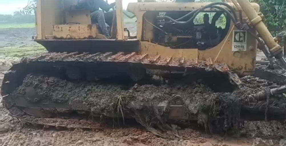 ขายรถแทรกเตอร์CAT D5 ตีนไก่ ใช้งานดี ราคาถูก2.3แสน0847205412 ขายรถแทรกเตอร์CAT D5 ตีนไก่ ใช้งานดี ราคาถูก2.3แสน0847205412