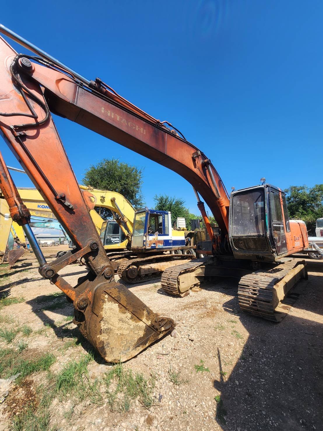 ขายแม็คโคร hitachi zaxis-1 ขนาด200  ใช้งานปกติ มีไลแย็ก เอกสารใบซื้อขายราคา330,000บ.