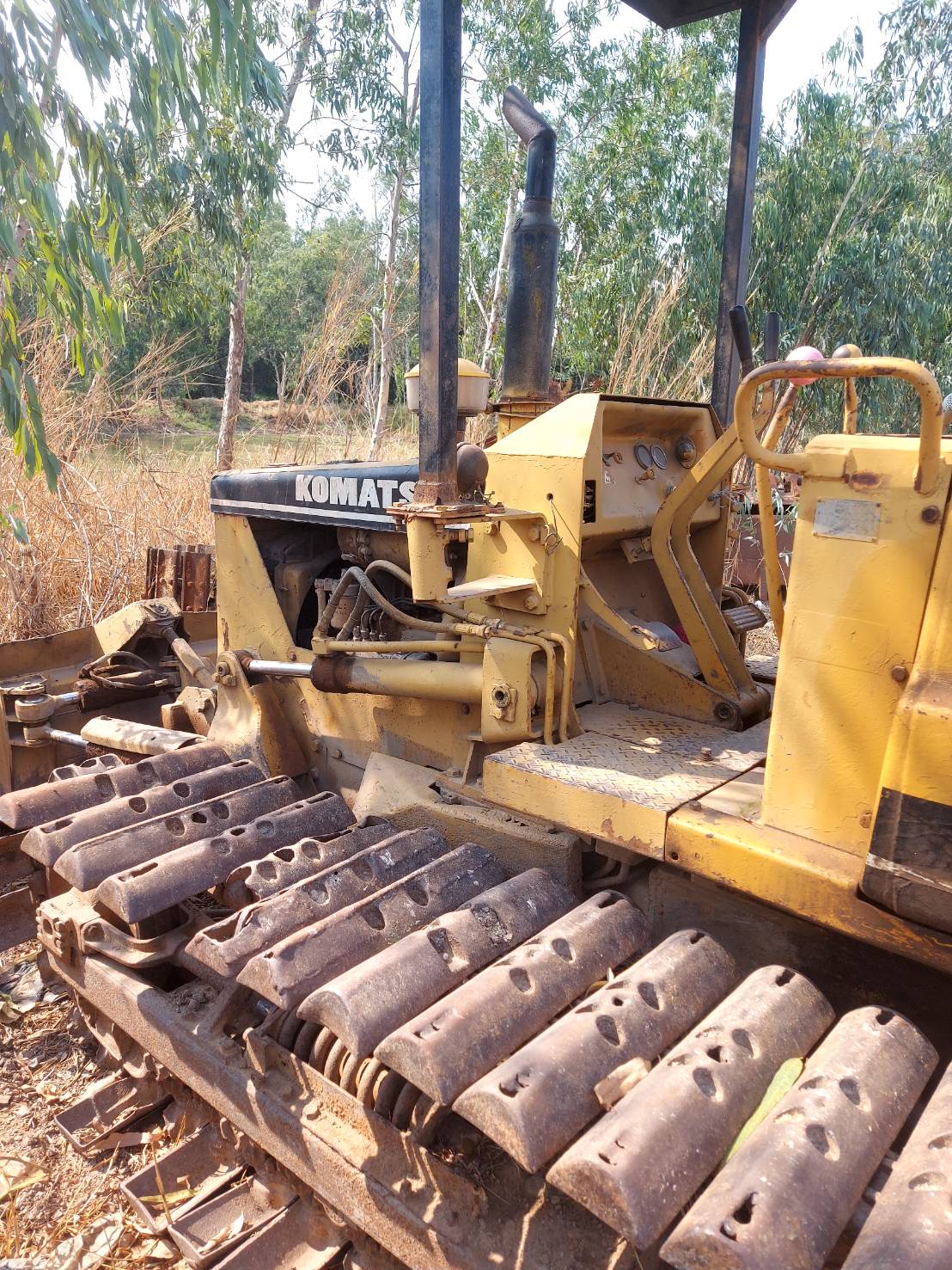 ขายแทรกเตอร์komatsu D20P-5 ตีนเป็ดใบมีดสไล้ ใช้งานดี ราคา115,000บ. ขายแทรกเตอร์komatsu D20P-5 ตีนเป็ดใบมีดสไล้ ใช้งานดี ราคา115,000บ.