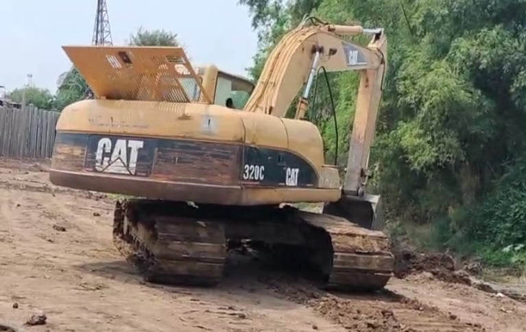 ขายแม็คโครcaterpillar 320c ใทะเบียนพร้อม รถใช้งาน ทำงานปกติ ราคา460,000บ.
