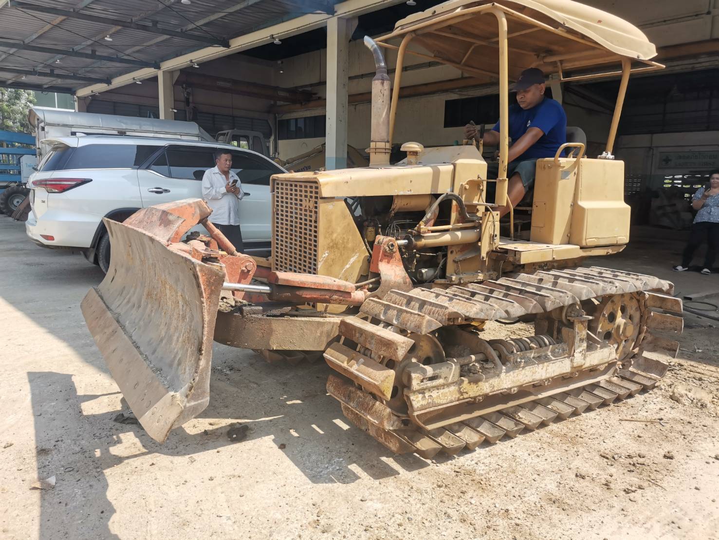 ขายแทรกเตอร์komatsu d20p-5ตีนเป็ด ใช้งานได้
ราคา180,000