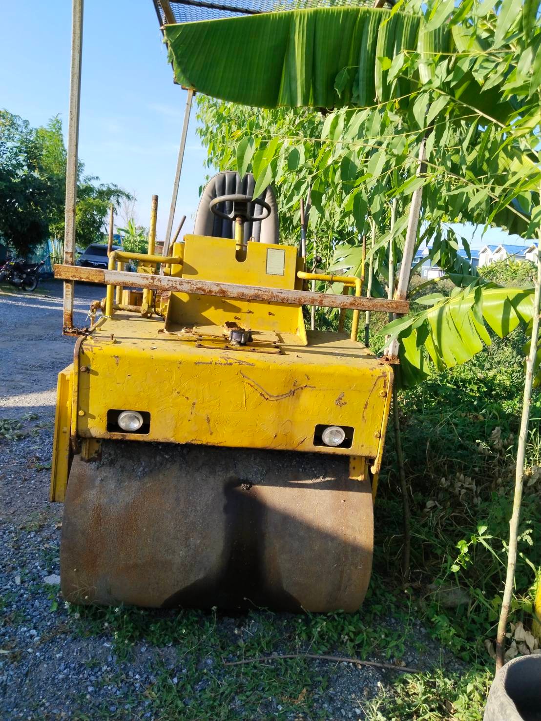 รถบด4ตันกน้าเหล็ก หลังยาง bomag  ใช้งานได้
ราคา185,000บ.