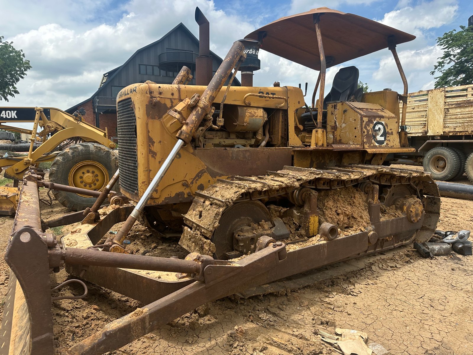 ขายแทรกเตอร์CAT D6D เกียร์ตัด มีทะเบียน ใช้งานดี ราคาถูก 6.5แสน