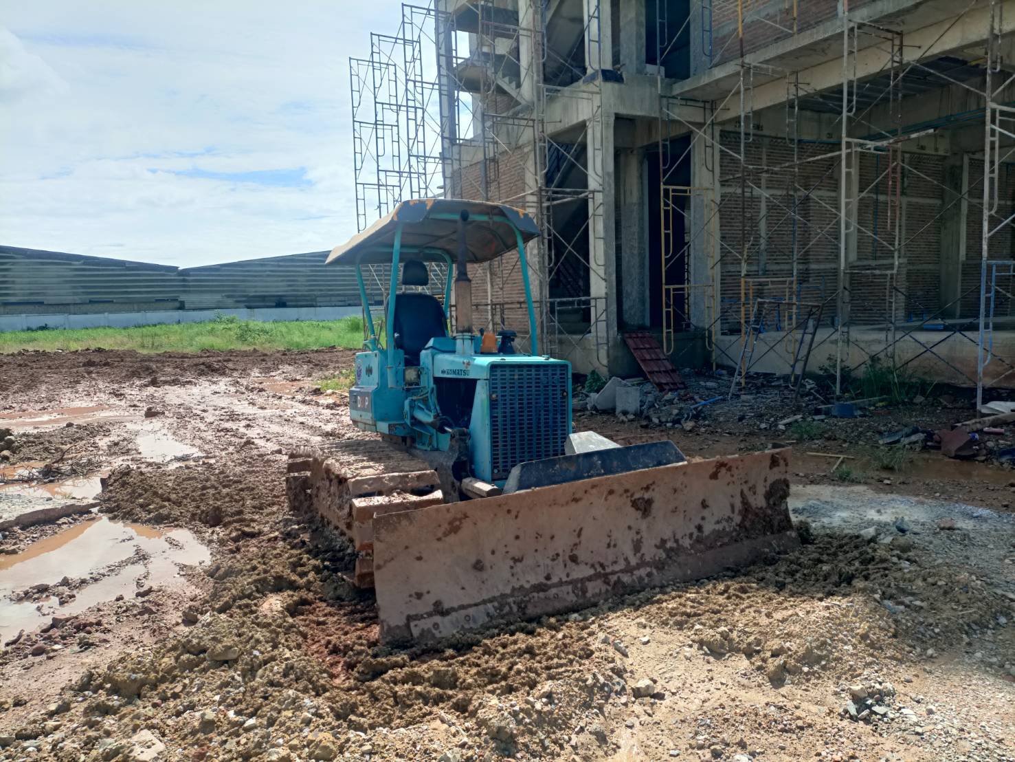 ขายแทรกเตอร์komatsu D20p-5ตีนเป็ด ใช้งานได้ ราคา165,000บ.