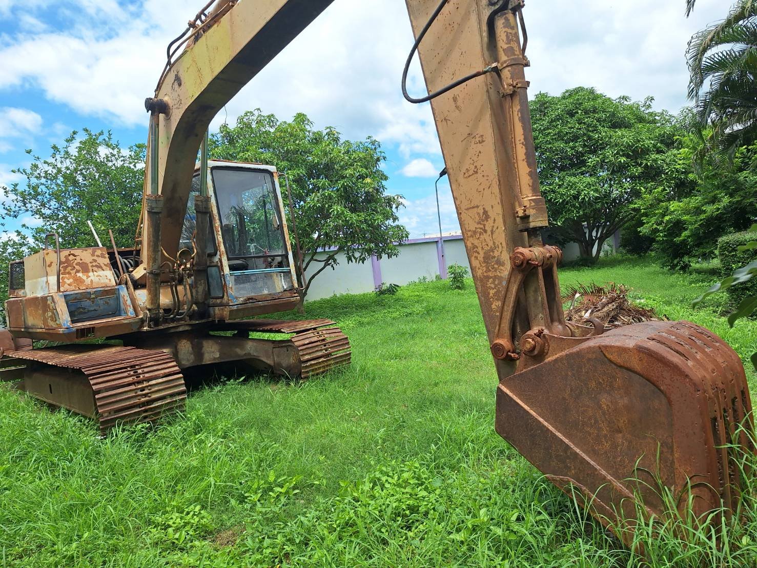 ขายรถแม็คโครkomatsu pc120-3 ใช้งานดี ใบซื้อvาย ราคาถูก2.5แสน