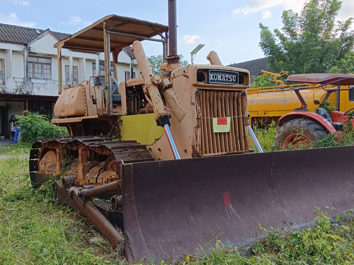 ขายแทรกเตอร์komatsu D60a-6ตีนไก่ ใช้งานได้ราคา450,000บ.