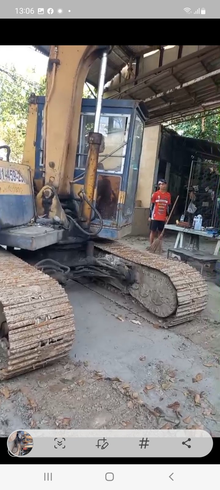 ขายแม็คโคร komatsu  pc60-3ตัวเดินรุ่น1  พร้อมหัวเจาะใช้งานได้ราคา240,000บ.
