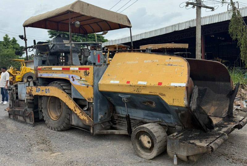 ขายรถปูยางถนน sumitomo กว้าง2.5ม. มีทะเบียน ราคา695,000บ.