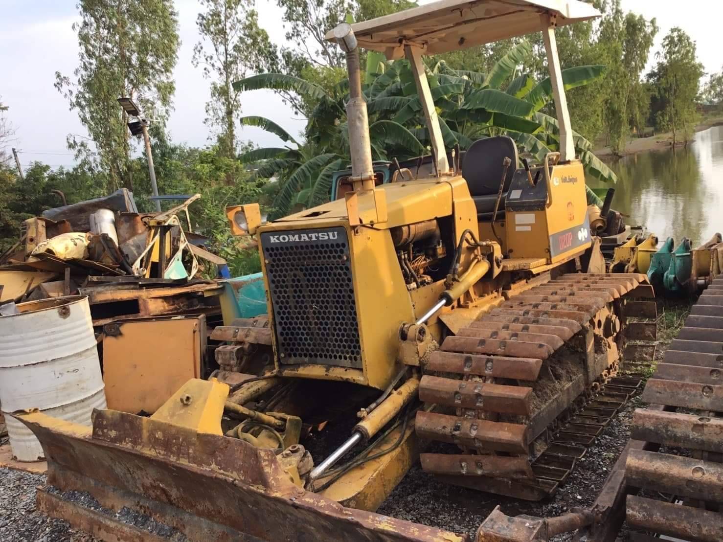 ขายแทรกเตอร์komatsu D20p-6ตีนเป็ด รถใช้งานได้  ราคา220,000บ.