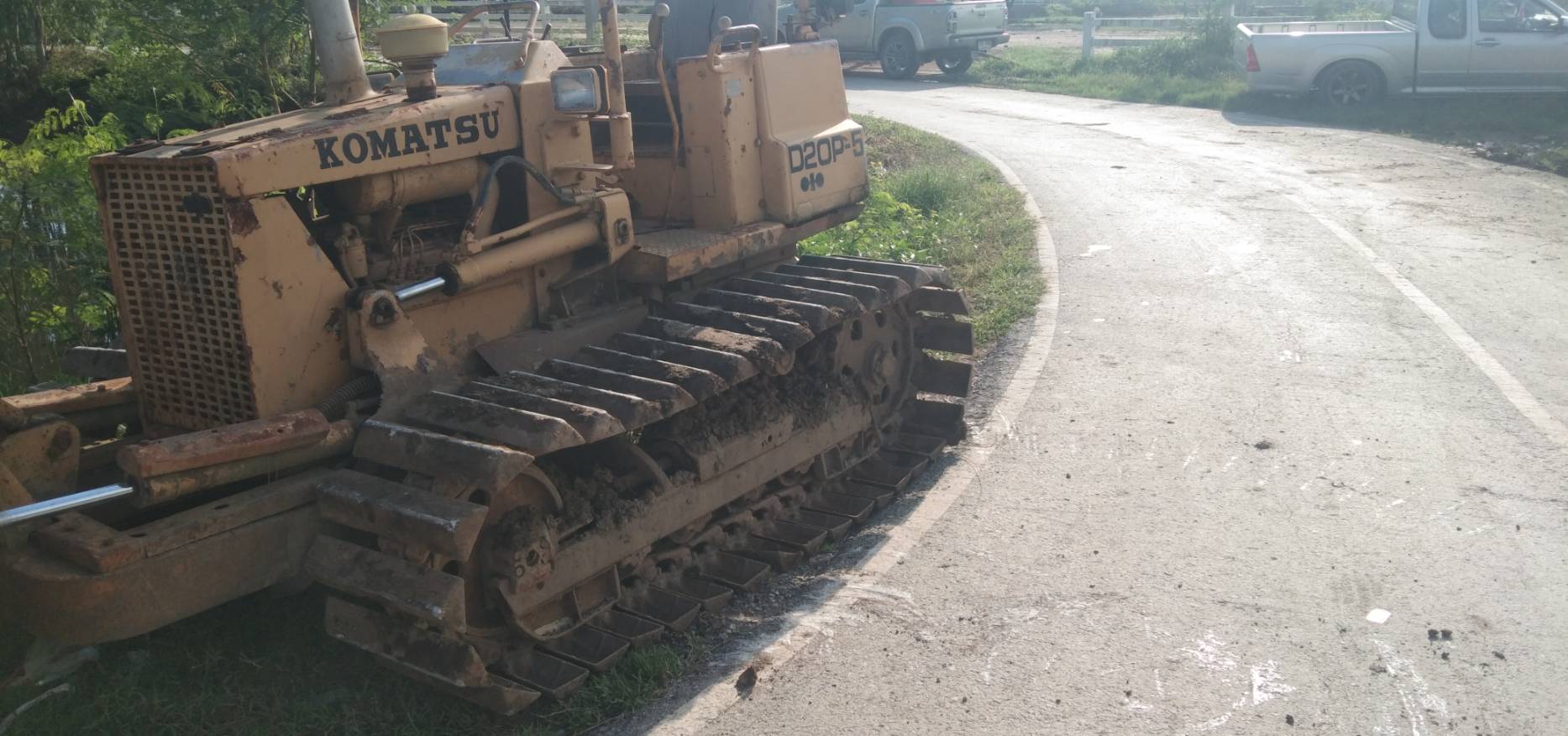 ขายแทรกเตอร์komatsu D20p-5ใบมีดสไล้ ตีนเป็ด รถทำงานปกติราคา190,000บ.
