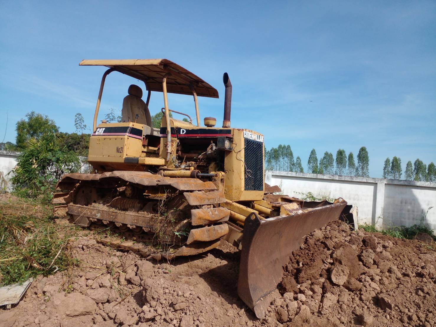 ขายแทรกเตอร์caterpillar D3Bตีนเป็ด ใบมีดสไล้ ใช้งานดี ราคา190,000บ.