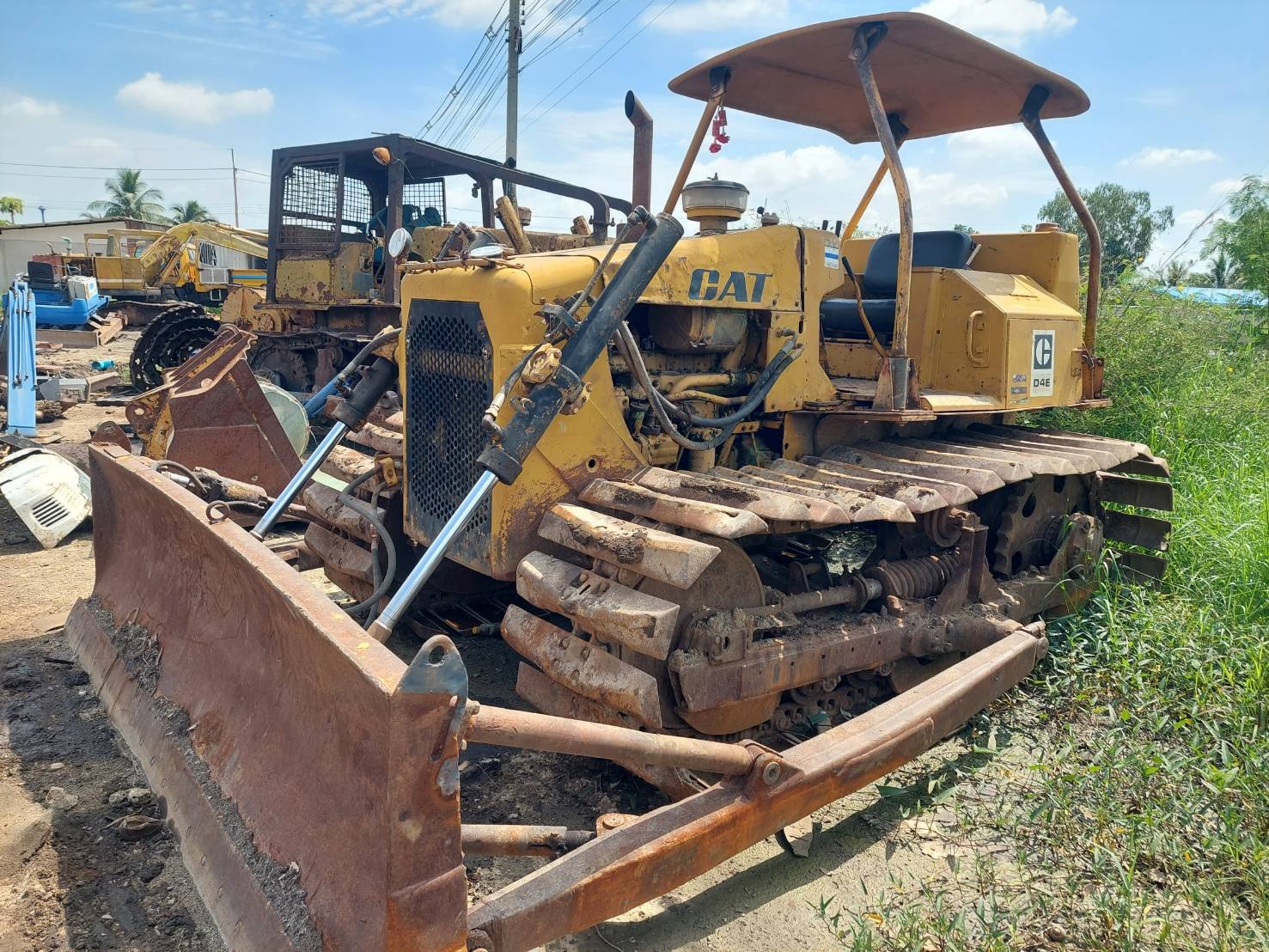 ขายแทรดเตอร์caterpillar  D4Eตีนเป็ด ใช้งานได้ ราคา360,000บ.