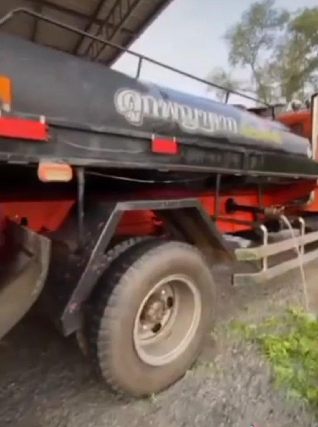 ขายรถสเปรน้ำ 6ล้อ isuzu 145 แรง เครื่อง6BB ใช้งานได้ดี เอกสารใบซื้อขาย195,000บ.