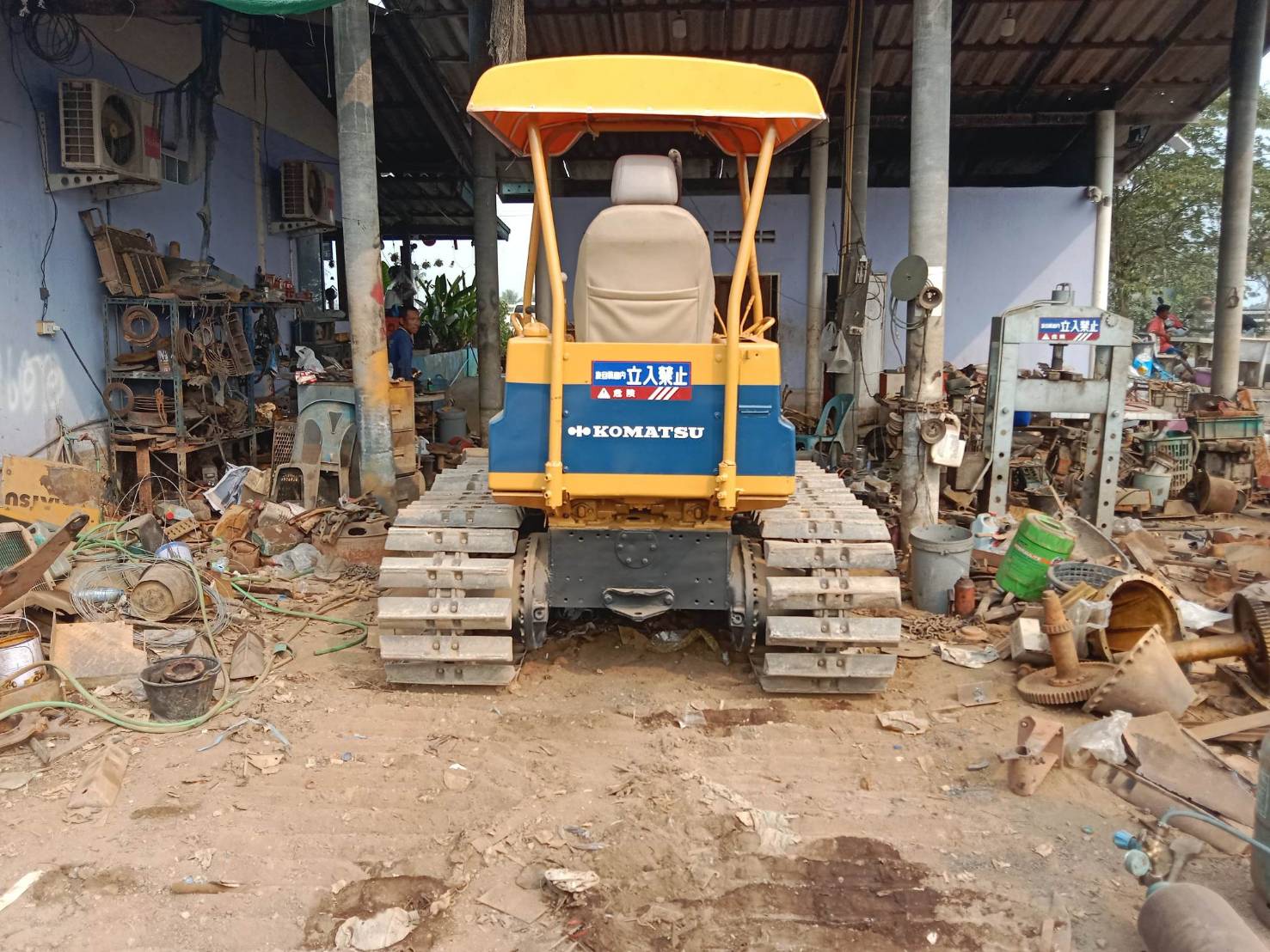 ขายแทรกเตอร์komatsu D20p-5ตีนเป็ด ใช้งานได้ดีราคา195,000ย. ขายแทรกเตอร์komatsu D20p-5ตีนเป็ด ใช้งานได้ดีราคา195,000ย.