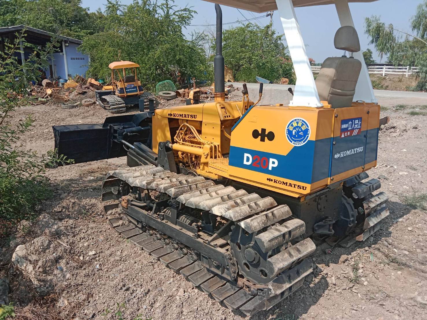 ขายแทรกเตอร์Komatsu  D20p-6 ตีนเป็ด ใบมีดสไล้  ใช้งานได้ปกติ ราตา220,000บ.