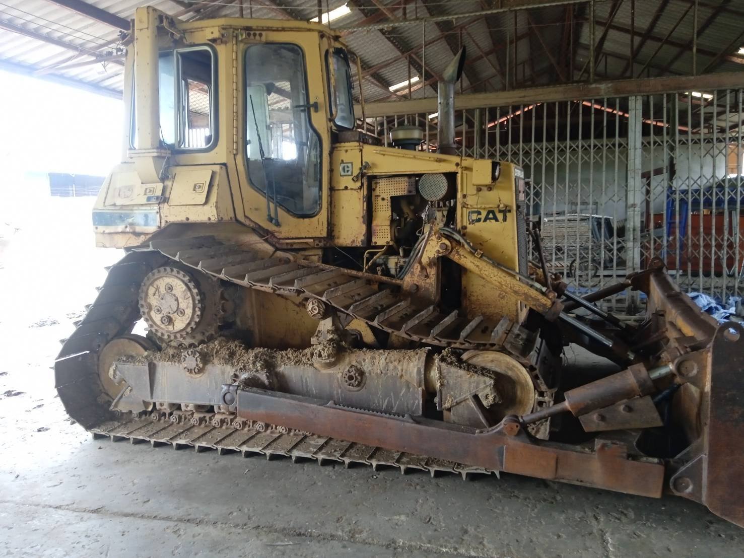 ขายรถแทรกเตอร์caterpillar D4H ตีนไก่ หัวเก๋ง ใช้งานได้ปกติ ราคา450,000บ. ขายรถแทรกเตอร์caterpillar D4H ตีนไก่ หัวเก๋ง ใช้งานได้ปกติ ราคา450,000บ.