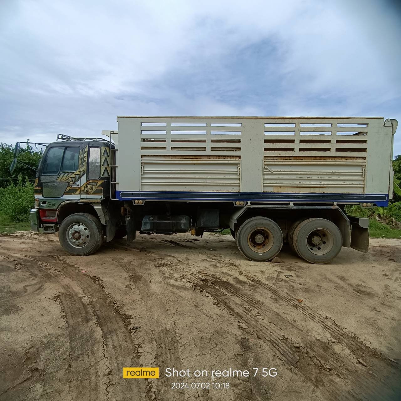 ขาย10ล้อ ดั้ม hino  FN3NkD  245แรง  มีทะเบียน ใช้งานดี ราตา490,000บ.