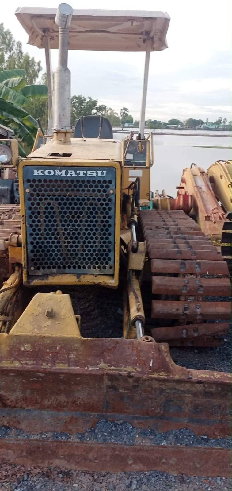 ขายแทรกเตอร์komatsu D20p-6ตีนเป็ด รถใช้งานได้  ราคา220,000บ.