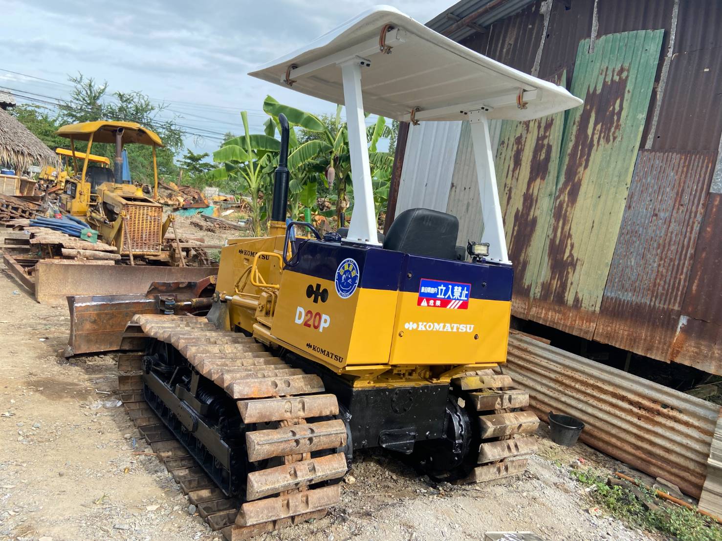 ขายแทรกเตอร์komatsu D20p-7รถใช้งานได้ปกติ รถสภาพดีเยี่ยมขายราคา320,000บ.