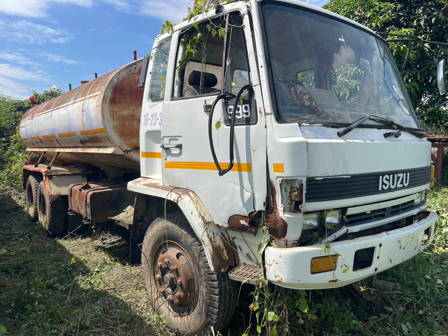 ขายรถ10ล้อน้ำisuzu fvz12my 175แรง มีทะเบียน ใช้งานได้ราคา295,000บ.0847205412 ขายรถ10ล้อน้ำisuzu fvz12my 175แรง มีทะเบียน ใช้งานได้ราคา295,000บ.0847205412