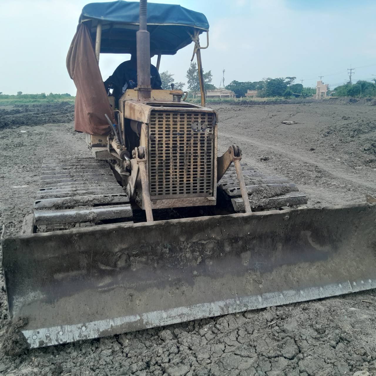 ขายแทรกเตอร์komatsu D20p-5 ตีนเป็ด70ซม. ใช้งานได้ ราตา150,000บ.