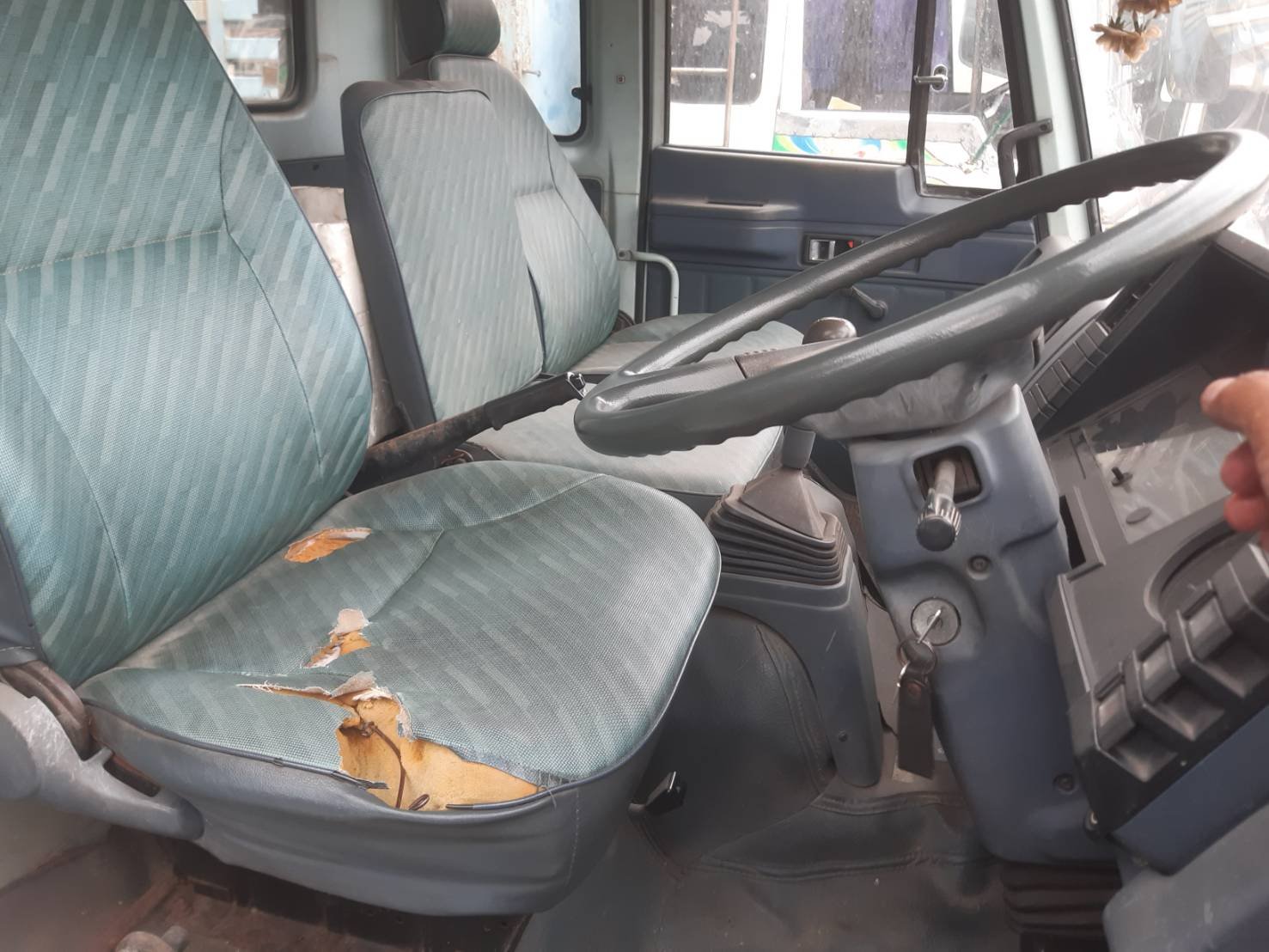 ขายรถ6ล้อติดเครน tadano 2.5ตัน isuzu รุ่นนางฟ้า 195แรง มีเล่มทะเบียน ใช้น้อย รถใช้งานดี สภาพดี ราคา4.5แสน
