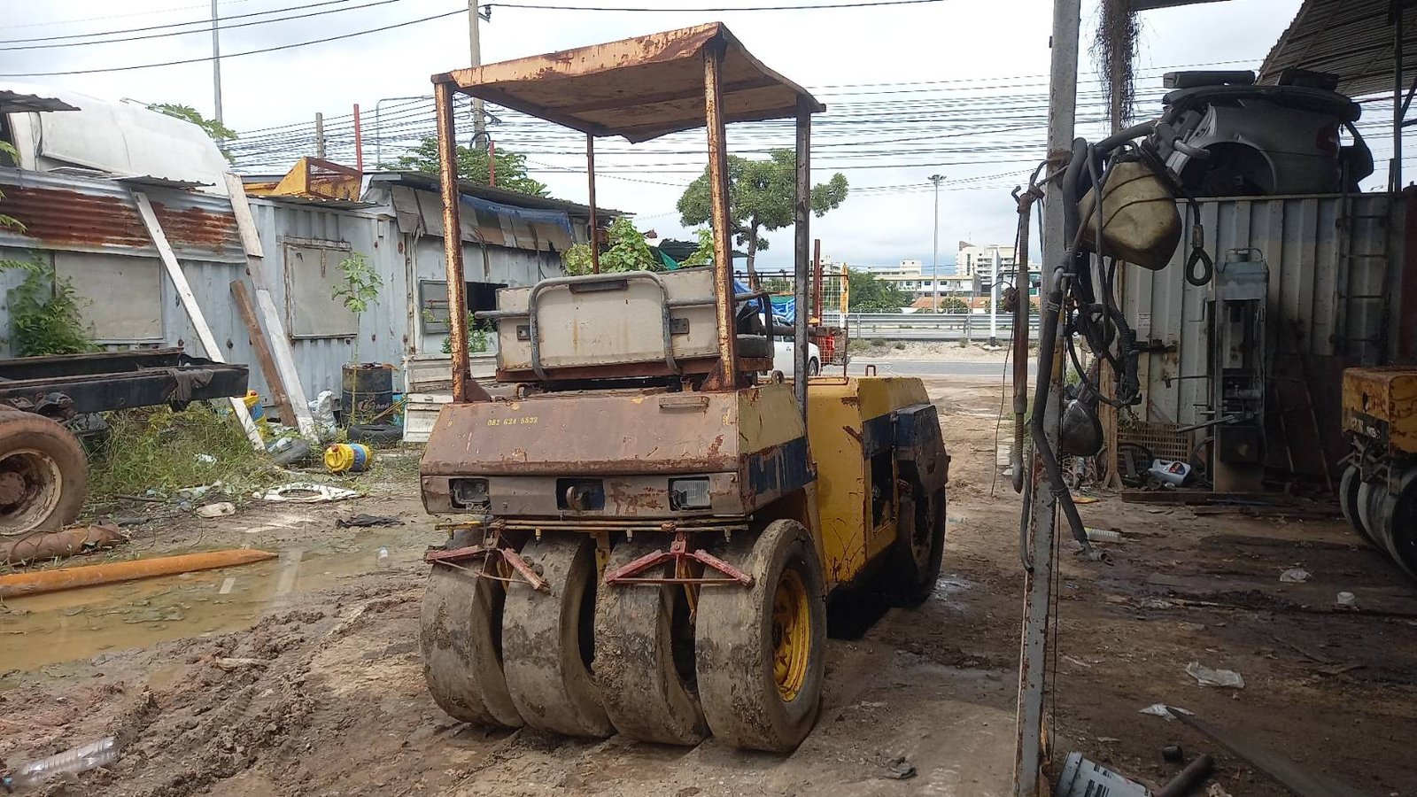 ขายรถบดขนาด 4ตัน komatsu jv40cw2 หน้าเหล็กหลังยาง 2เพลา ใช้งานได้ปกติ ราคา140,000บ.