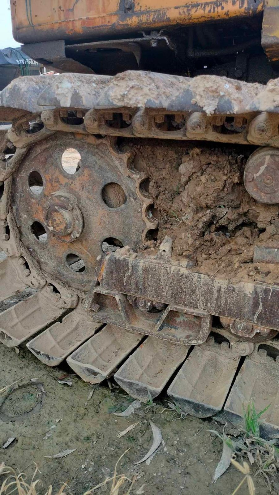 ขายแทรกเตอร์komatsu D20p-5ตีนเป็ด ใบมีดสไล้ใช้งานดีปกติ ราคา165,000บ.