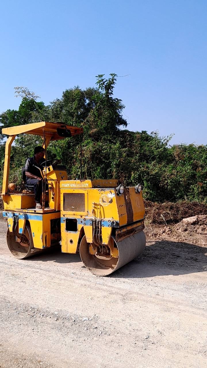ขายรถบดหน้าเหล็ก หลังเหล็ก stanostroj ขนาด3ตัน เล่มทะเบียน ใช้งานดี ราคา2.3แสน