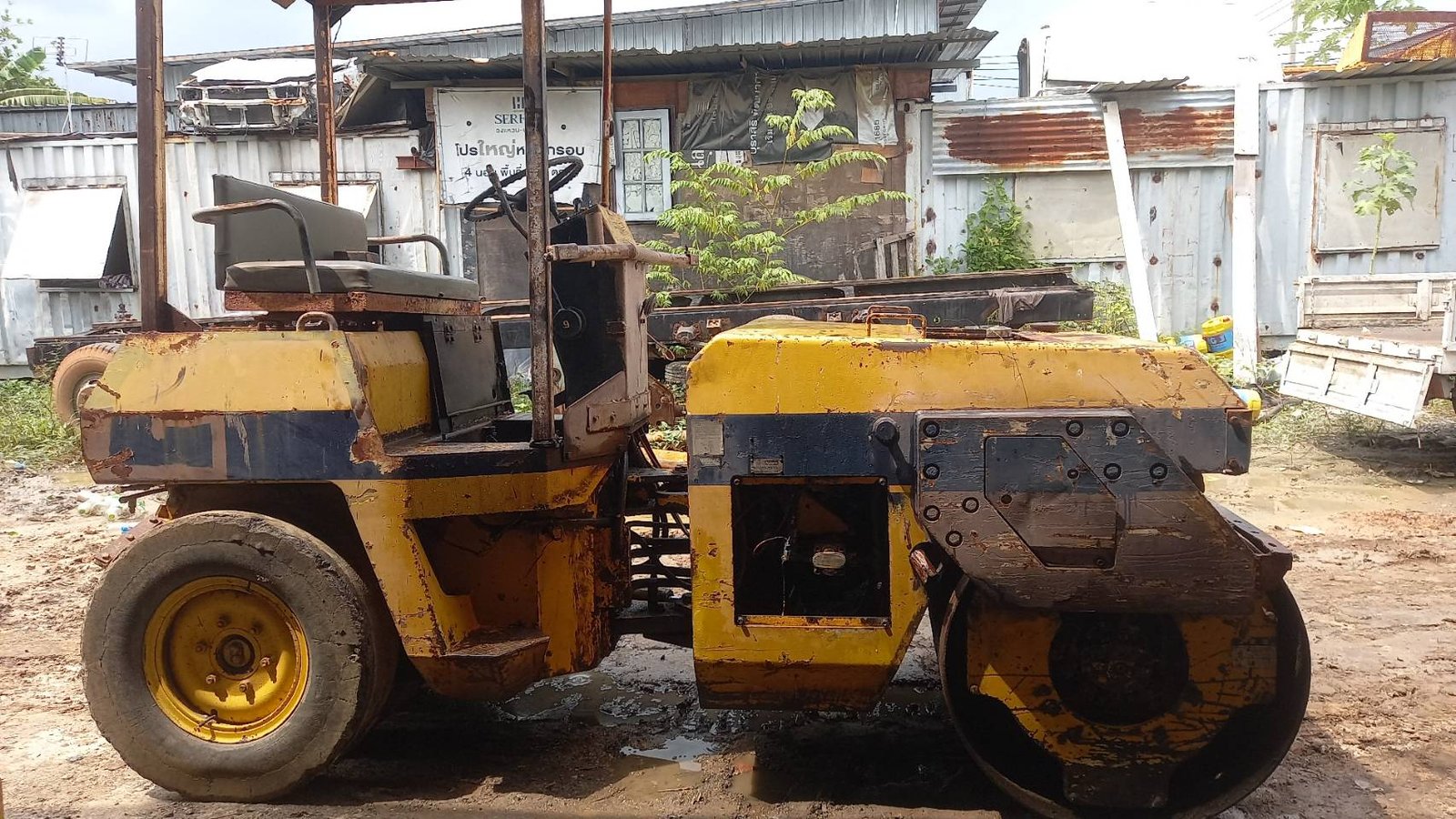 ขายรถบดขนาด 4ตัน komatsu jv40cw2 หน้าเหล็กหลังยาง 2เพลา ใช้งานได้ปกติ ราคา140,000บ.