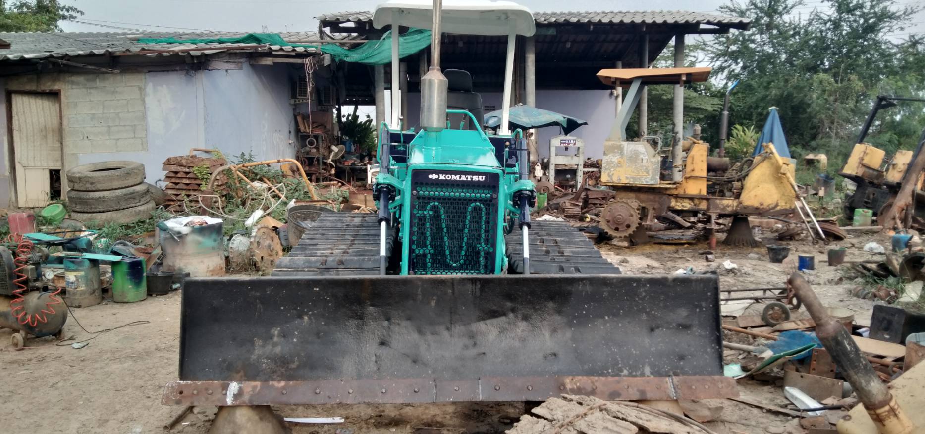 ขายแทรกเตอร์komatsu D20p-6plใบ70ซม.รถใช้งานได้ดี ใช้งานได้ปกติ ขายราคา250,000บ. ขายแทรกเตอร์komatsu D20p-6plใบ70ซม.รถใช้งานได้ดี ใช้งานได้ปกติ ขายราคา250,000บ.