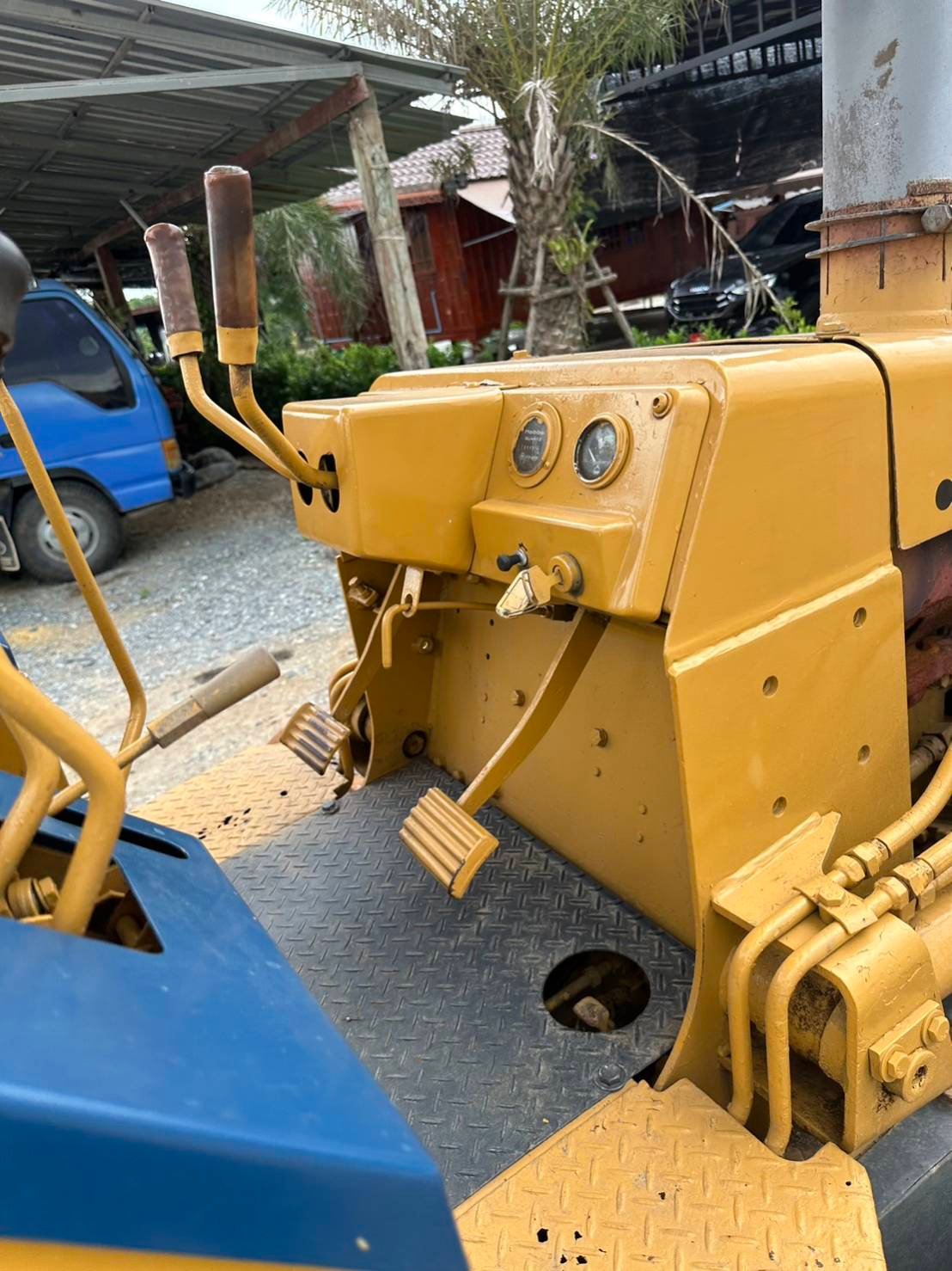 ขายแทรกเตอร์komatsu D20p-6ตีนเป็ด รถใช้งานดี ปกติ ราคา220,000บ.