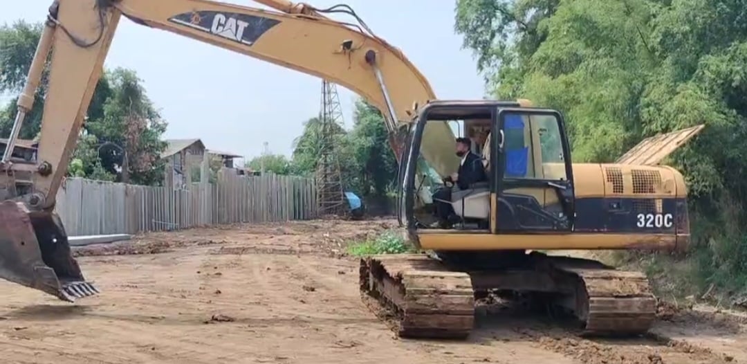ขายแม็คโครcaterpillar 320c ใทะเบียนพร้อม รถใช้งาน ทำงานปกติ ราคา460,000บ.