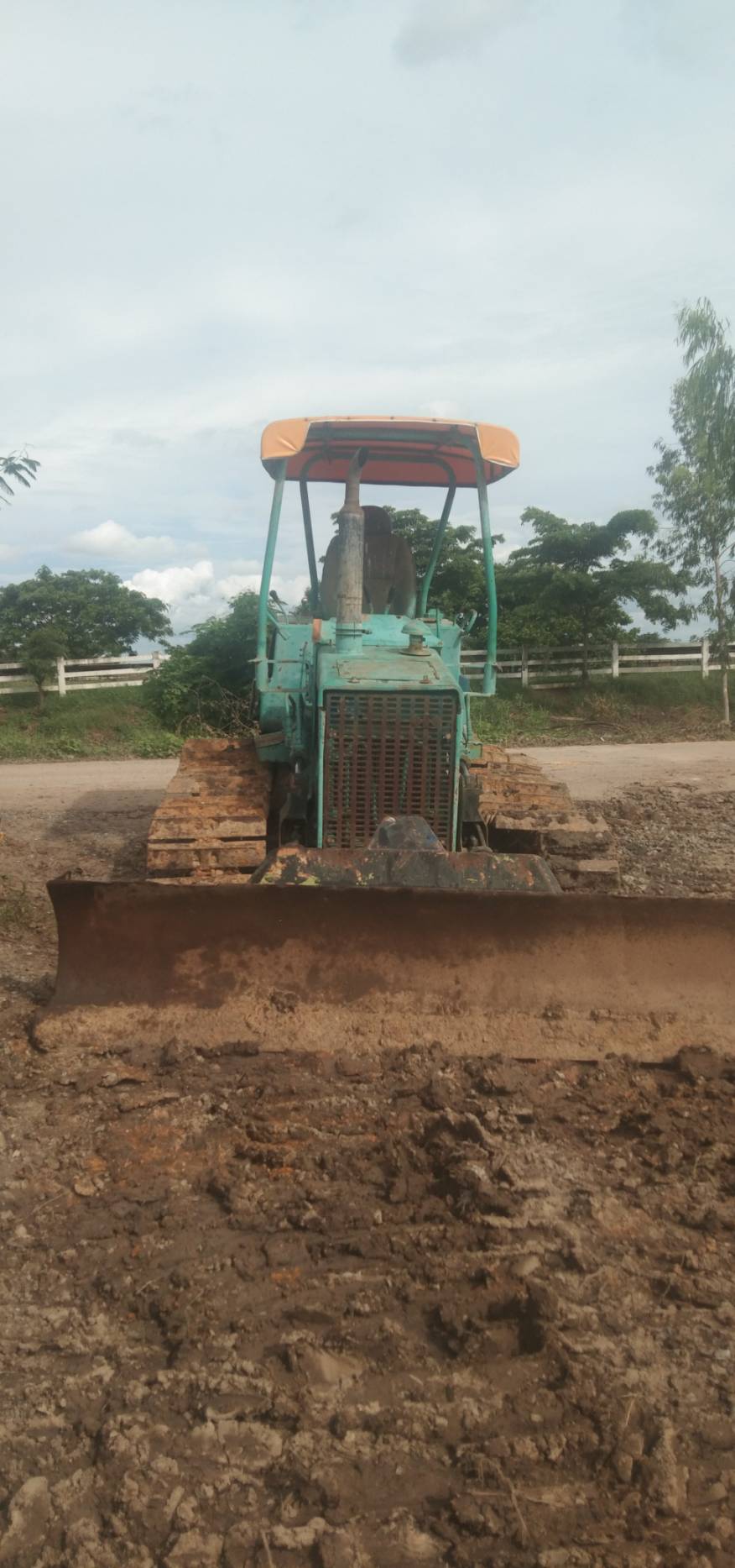 ขายแทรกเตอร์Komatsu D20p-5ตีนเป็ด รถทำงานได้ปกติ ใช้งานได้ดีมาก ขายถูก ราคา185,000บ. ขายแทรกเตอร์Komatsu D20p-5ตีนเป็ด รถทำงานได้ปกติ ใช้งานได้ดีมาก ขายถูก ราคา185,000บ.