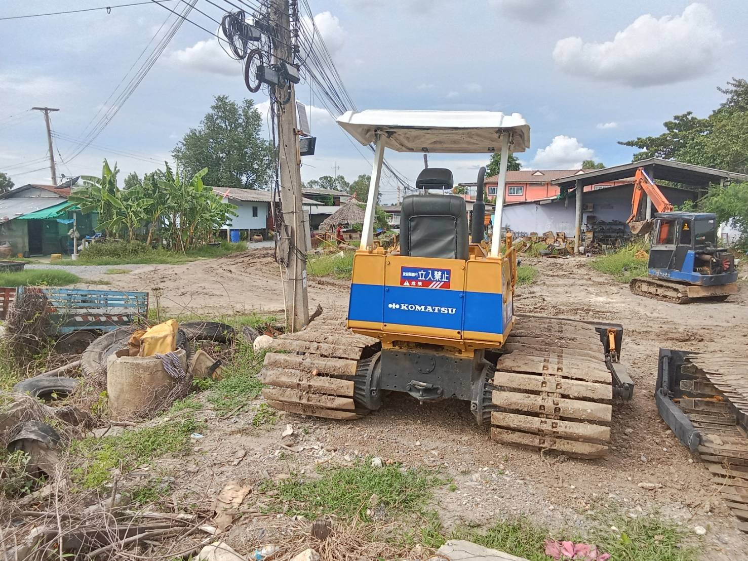 ขายแทรกเตอร์ komatsu D20pll-5ตีนเป็ด1เมตร เกียรตัด ใช้งานดี แรงดีมากราคา270,000บ.