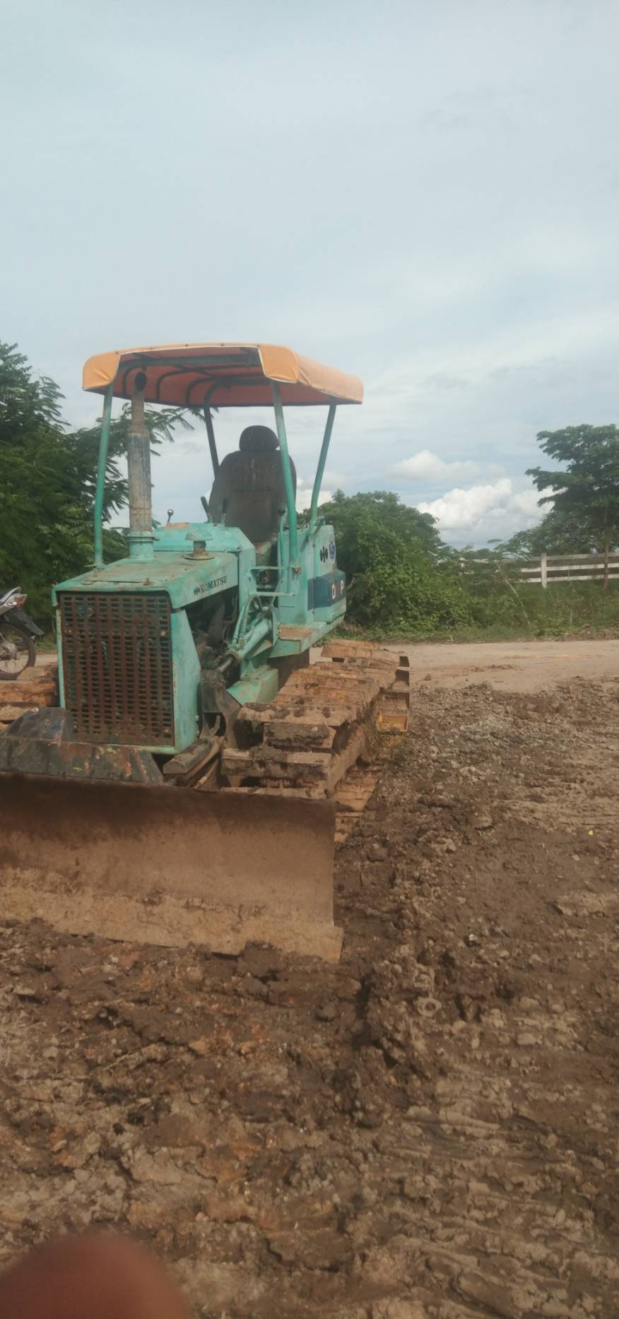 ขายแทรกเตอร์Komatsu D20p-5ตีนเป็ด รถทำงานได้ปกติ ใช้งานได้ดีมาก ขายถูก ราคา185,000บ.
