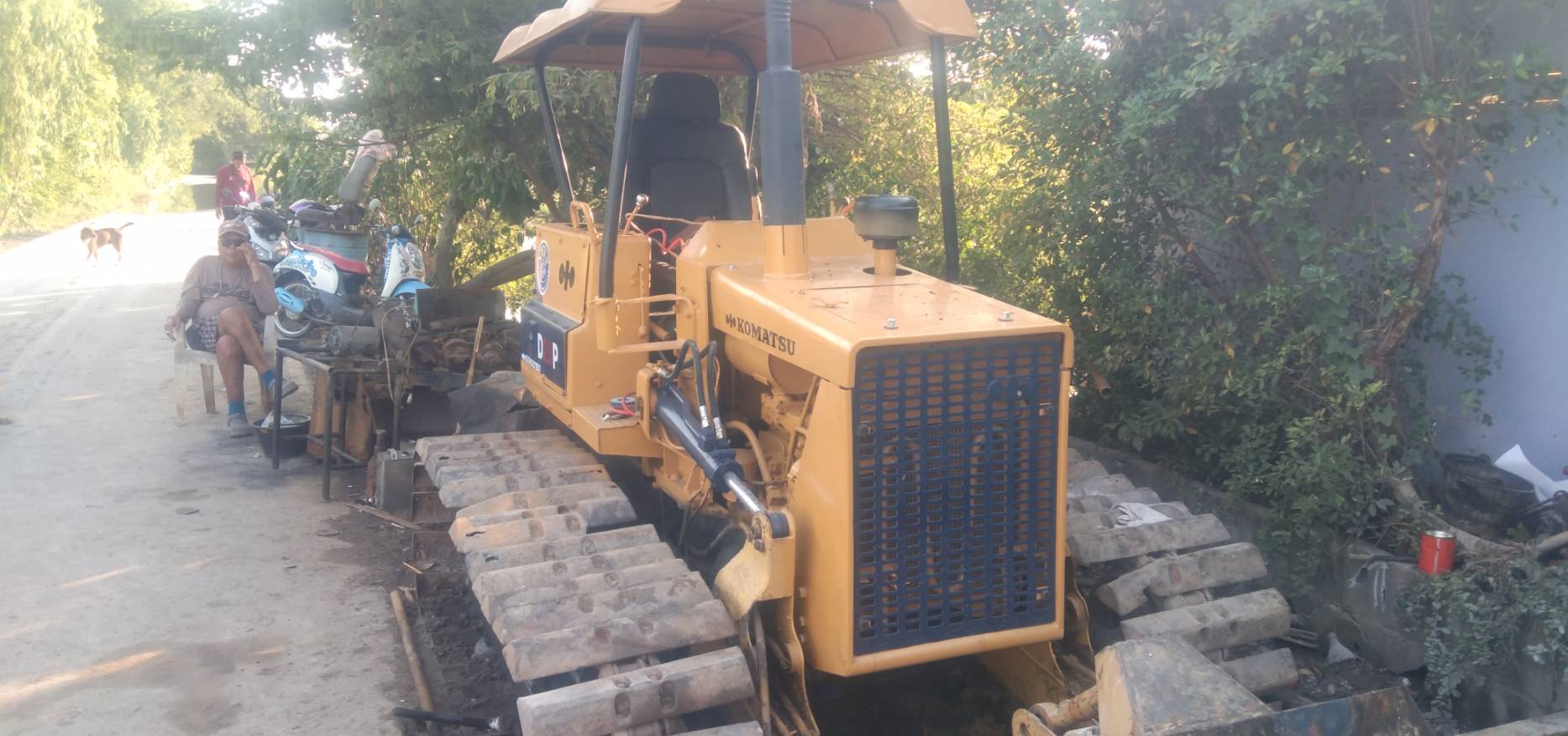 ขายแทรกเตอร์komatsu D20p-5ตีนเป็ด รถใช้งานได้ดีปกติราคา210,000 บ.