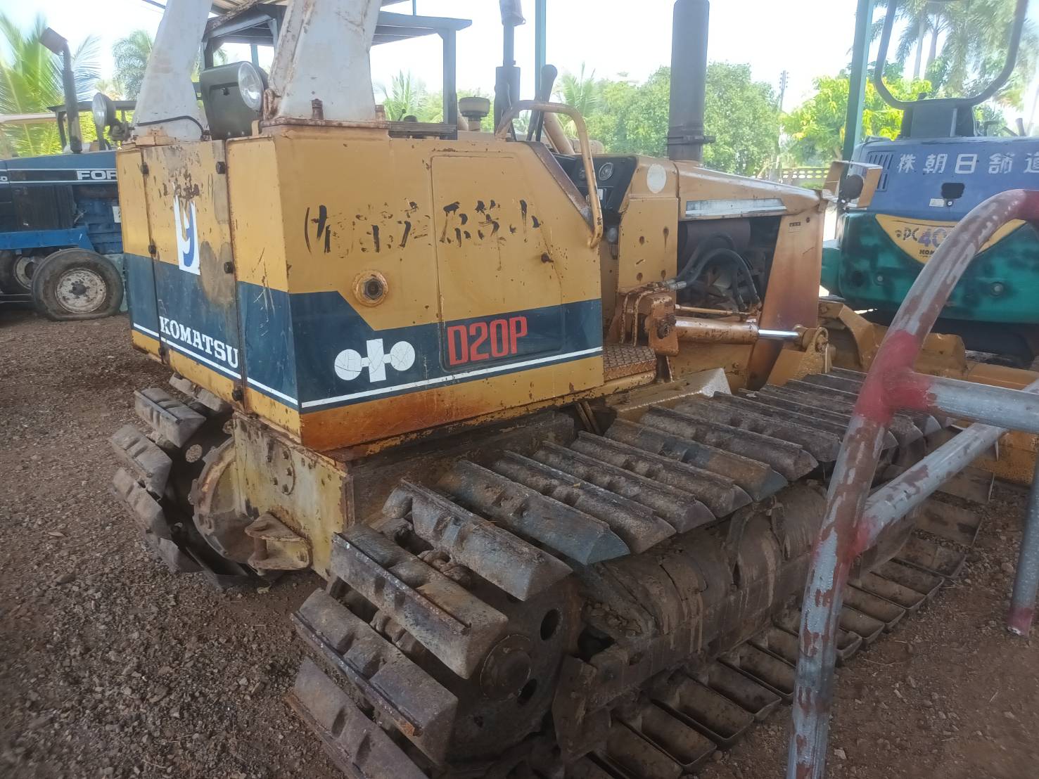 ขายแทรกเตอร์komatsu D20p-6ตีนเป็ด ใบมีดสไล รถสวยพร้อมดัน เก่าjapanราคา260,000บ.
