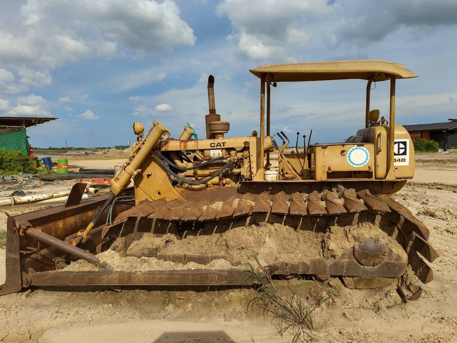 ขายแทรกเตอร์caterpillar  D4Dตีนเป็ด รถใช้งานได้ปกติ ราคา250,000บ.